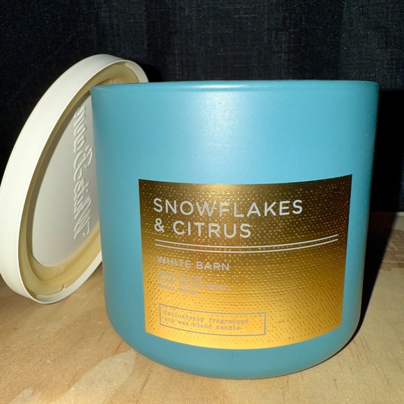 Snowflakes & Citrus Candle Bath & Body Works/White Barn BBW NWT - Picture 1 of 3